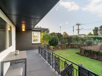 Tastefully Renovated 60s Brick Close to the Beach