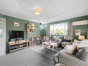 Urban Oasis - Quiet, Comfortable & Convenient