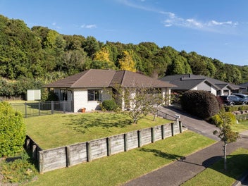 LIVE THE LAKES LIFESTYLE