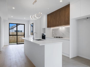Your Ideal Family Retreat in Highland Park Awaits