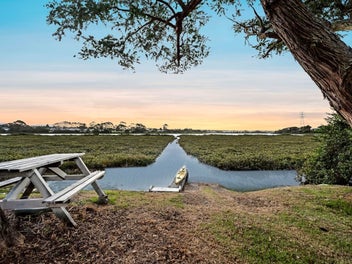 Hidden Waterfront Paradise with Boat Ramp & Jetty