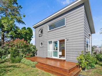 House + Sleepout, TC 1 Land