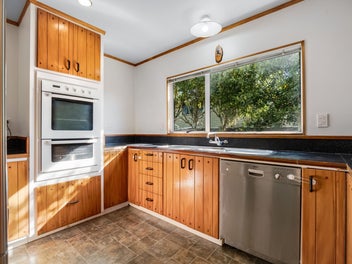 Family Home Minutes from the Beach