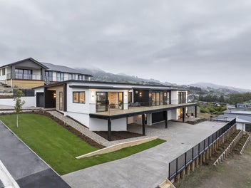 Unparalleled sunlit architectural retreat