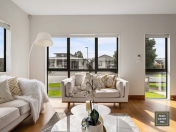 Reserve SET! 3+2 Home MUST SELL in Auction!