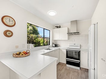 EASY LIVING IN THE HEART OF PETONE