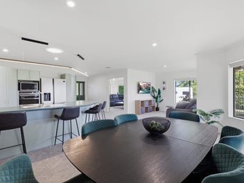 Terrific Family Home-Triple Garaging-Truly Fenced