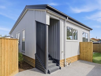 Modern -Easy-Care -Convenient Location