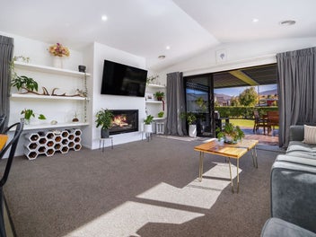 Owners bought elsewhere - Seriously for Sale!