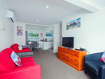 Charming Coastal Cottage