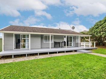 Tidy Single Level - Great Location