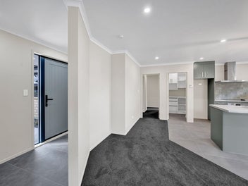 Brand new. Easy living