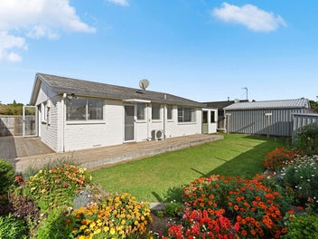 Dinsdale Gem - Renovated & Ready