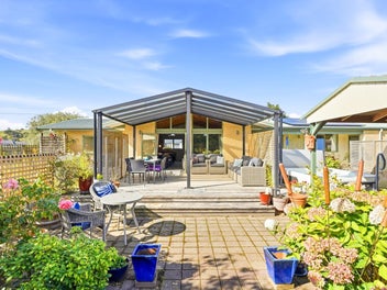 Brick Home with Apartment & Large Workshop!!