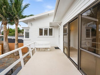 FREEHOLD Beachside Bliss