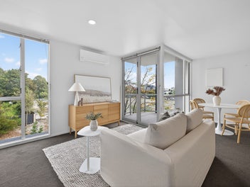 Inner-City Living with Garaging in Zone