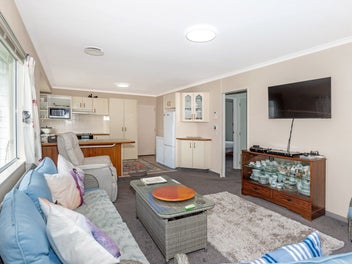 Rare standalone townhouse in Sycamore Park!