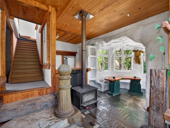 Charming Quirky Coastal Retreat