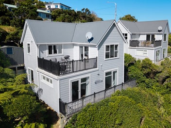 Sun Soaked Living with Leafy Green Outlook