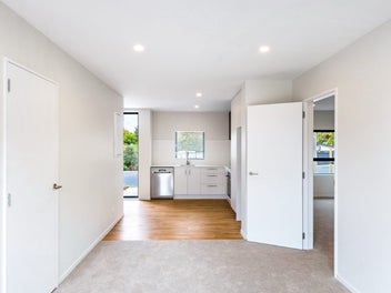 Stylish 3-Bed Home in Prime Beach Haven