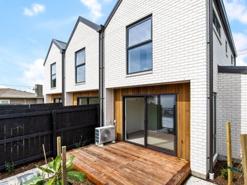 One Home Left! Stylish 3 Bed Home in Beach Haven