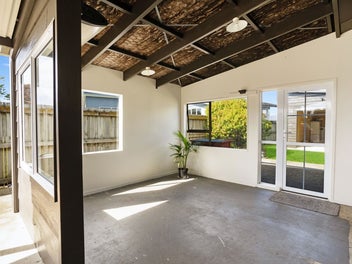 LOCATION. PRIVACY. EASY LIVING.