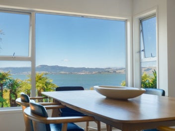 Owners Relocating Overseas - Lakeside Opportunity