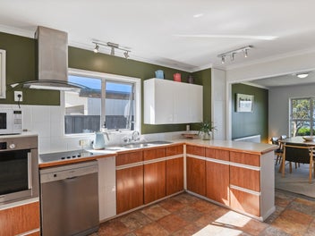 Owners Relocating Overseas - Lakeside Opportunity