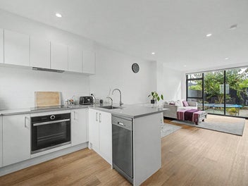 Stylish, Low-Maintenance Living in Manukau City