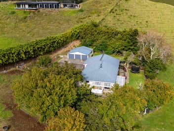 ONE ACRE LIFESTYLE ON HURFORD