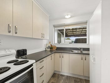 Low Maintenance Unit in a Convenient Location