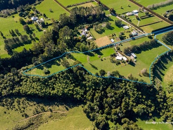 Perfect Balance of Country Living & City...