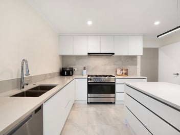 Where Five Bedroom Family Life Finds Its Flow