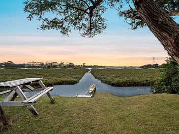 Hidden Waterfront Paradise with Boat Ramp & Jetty
