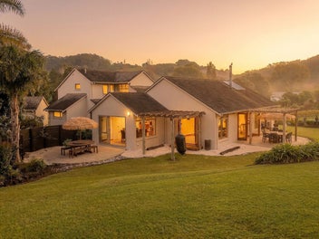 Luxury Living - Flaxmill Bay