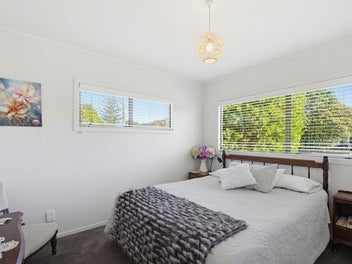 4 Bedrooms, 2 Bathrooms and LOCATION on the flat!