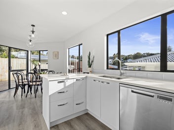 Sunny Family Gem in Double Westlake Zone