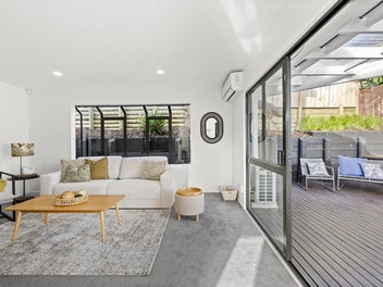 Sunny Family Gem in Double Westlake Zone