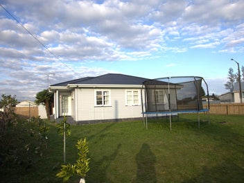 3 Bedroom + double garage + Fully fenced