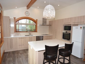 Close to Queens Park and City Centre