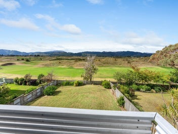 Tee Off to Island Views