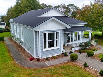 Lifestyle Living Done Right – Renovated Home + Equ