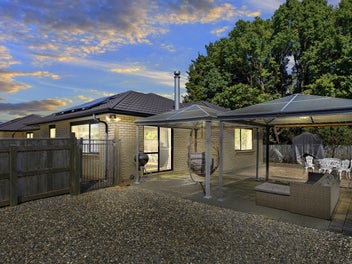 Stunning Family Home with Modern Features Awaits!