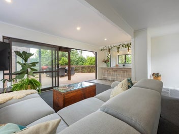 Tropical Sanctuary – Your Te Atatu Oasis