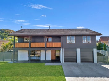 Family scale, pool days, Taradale ease