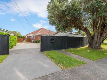 Hidden Gem, Space, Style & Superb Outdoor Living