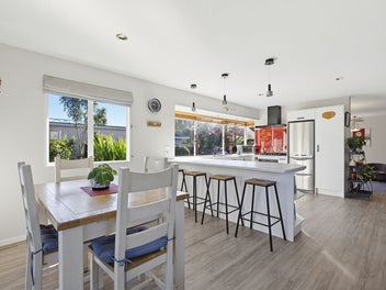 Spacious Family Living in a Quiet Cul-de-Sac