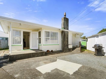 Charming 3-Bedroom Home in Trentham's Heart!