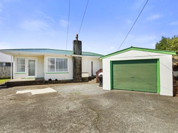 Charming 3-Bedroom Home in Trentham's Heart!