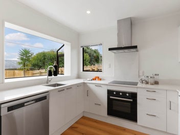 Sunny Family Home - Move In Ready!